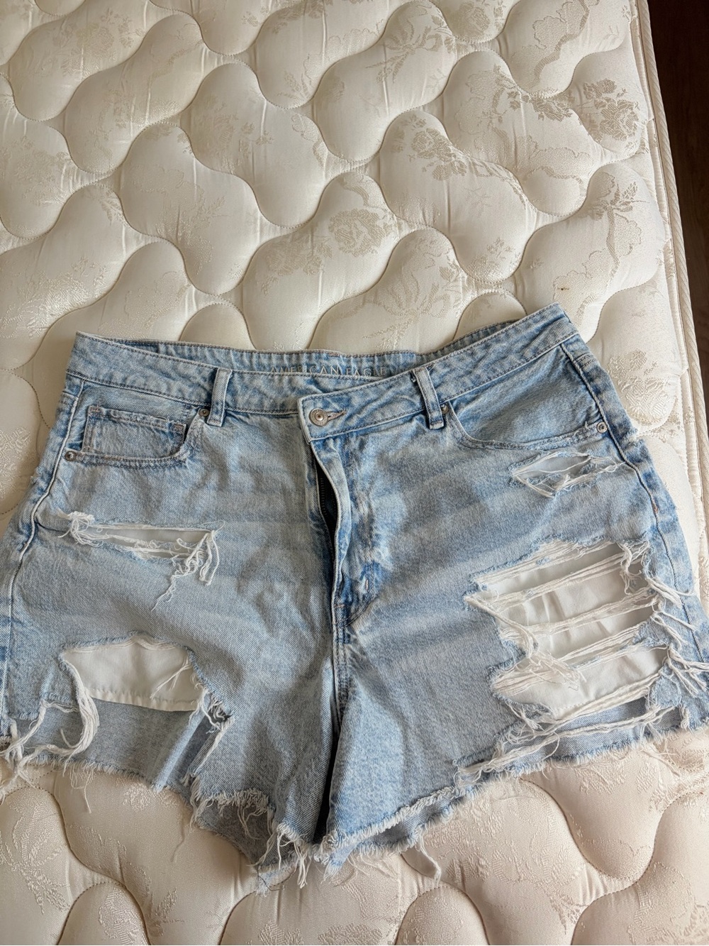 AMERICAN EAGLE double-button Light Blue Distressed Denim Women’s Shorts